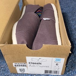 Toms size 6